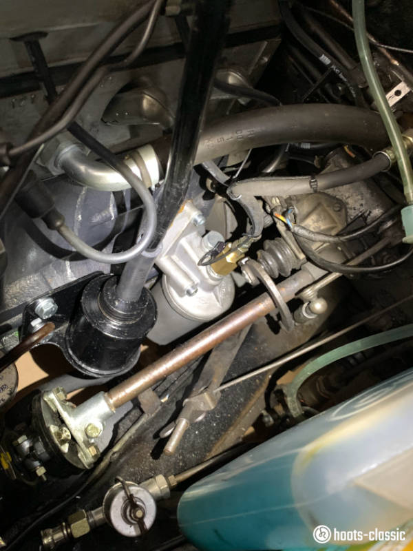 hoots Öldruck- und Öltemperatursensor im Mercedes Motorraum
