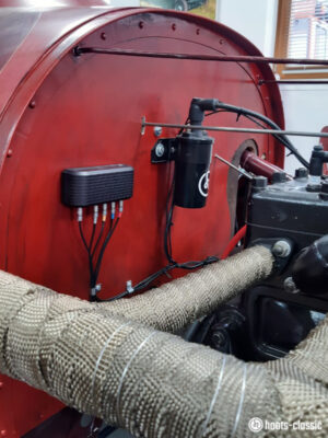 hoots one Hauptsystem box mit Sensoren im Plymouth Boattail Oldtimer