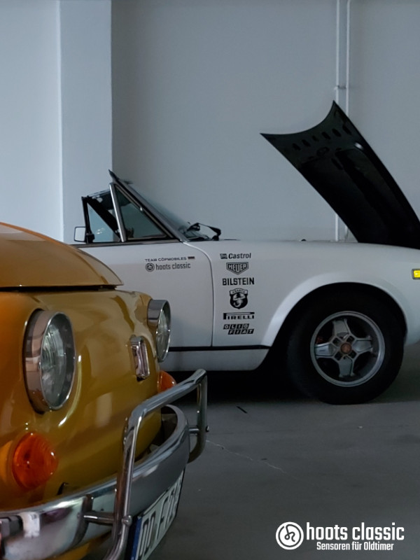 Fiat 124 Spider Abarth neben Fiat 500 bei hoots classic