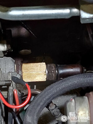 hoots Öldruck unter dem Öldruckschalter im Fiat Abarth Spider 124