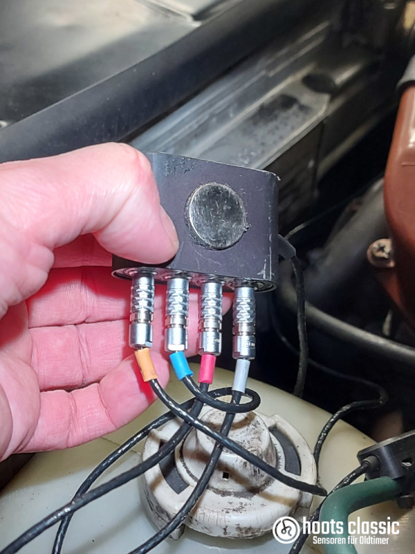hoots Hub Sensorverteiler Unterseite im Fiat 124 Spider Abarth